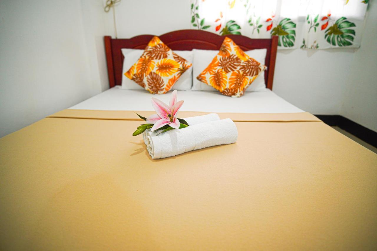 Amparo'S Tourist Inn - Корон Екстериор снимка
